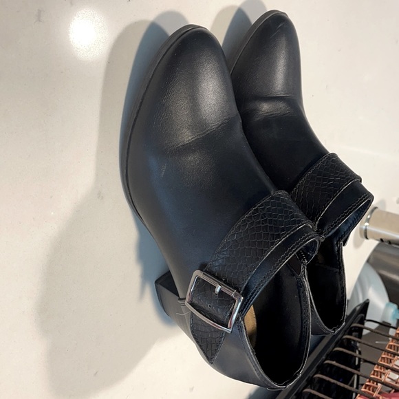 Black ankle boots - Picture 1 of 2